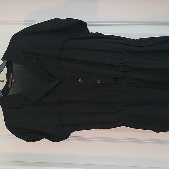 Cute short romper, side pockets and button rear pocket - Picture 3 of 5